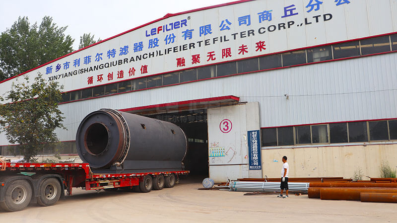 福建陳總訂購(gòu)的4臺(tái)LES-2666輪胎煉油設(shè)備發(fā)車(chē)發(fā)出02